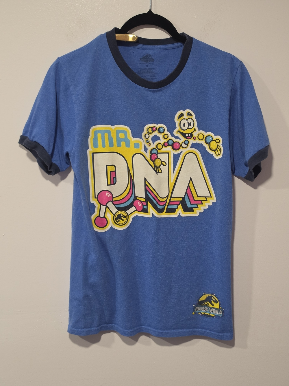 Jurassic World Mens Blue 'Mr. DNA' Short-Sleeve Graphic Ringer Tee Size Small